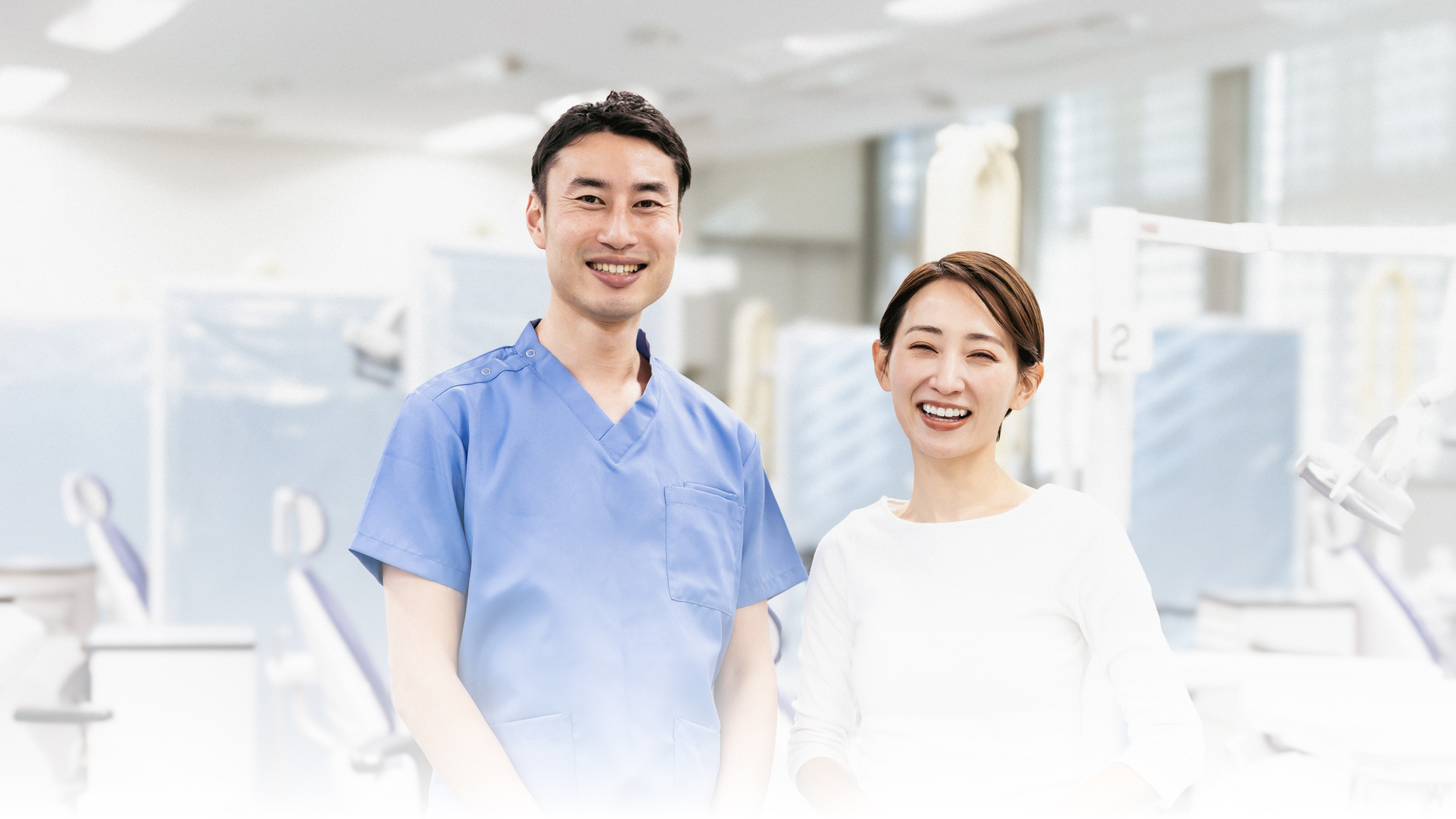 男性歯科医と女性スタップ